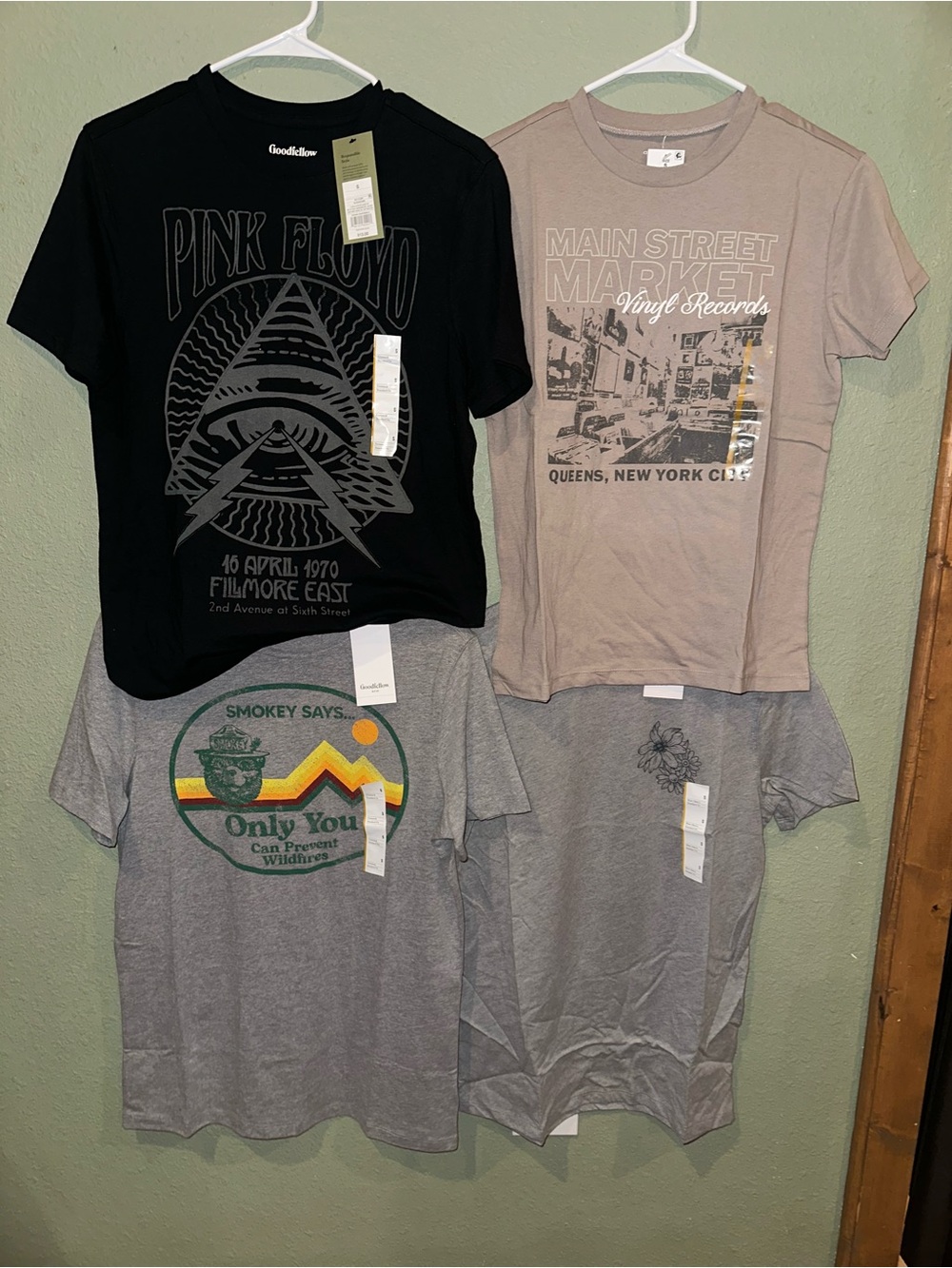 Goodfellow & Co Black Pink Floyd Graphic Tee with Multicolor Crew Pack